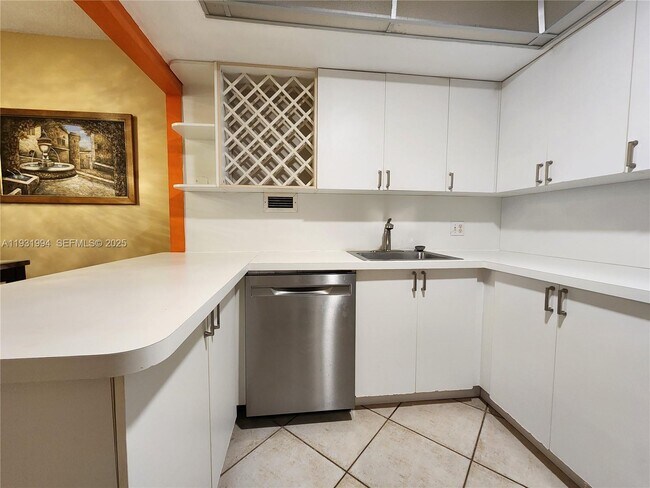 Building Photo - 3505 S Ocean Dr