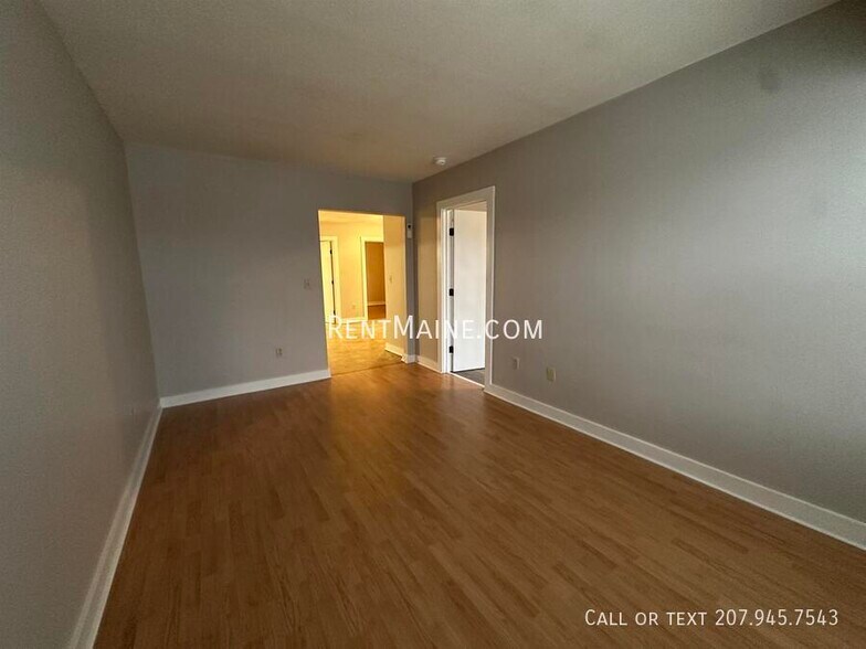 Building Photo - 119 Main St