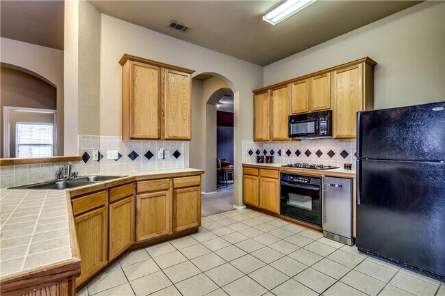 Building Photo - 5913 Dustin Trl