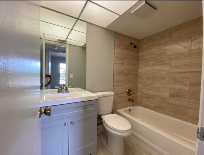 Building Photo - 4700 Lucerne Lakes Blvd W