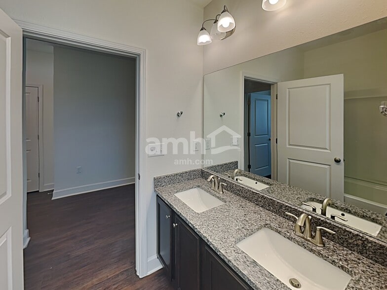 Building Photo - 1070 Tan Tara Trl