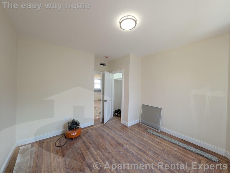 Building Photo - 5-7 Lowell Cir Unit #2