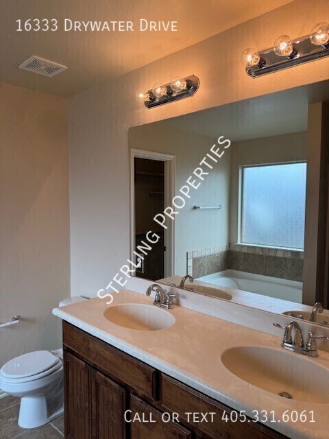 Building Photo - 16333 Drywater Dr