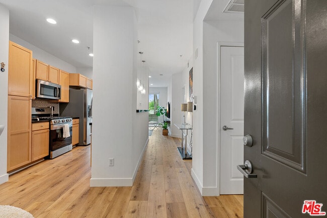 Building Photo - 6400 Crescent Prk E