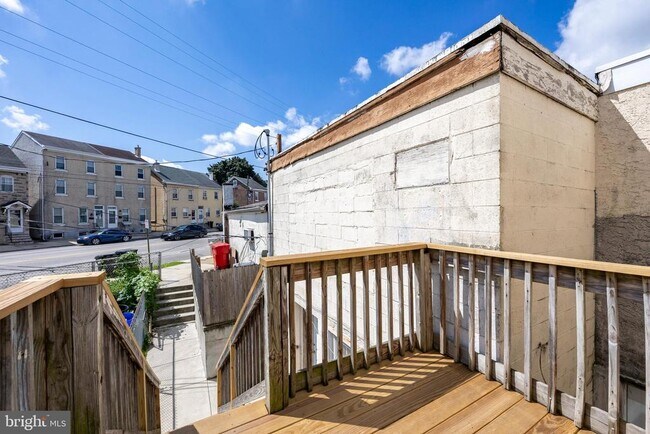 Building Photo - 58 E 4th St