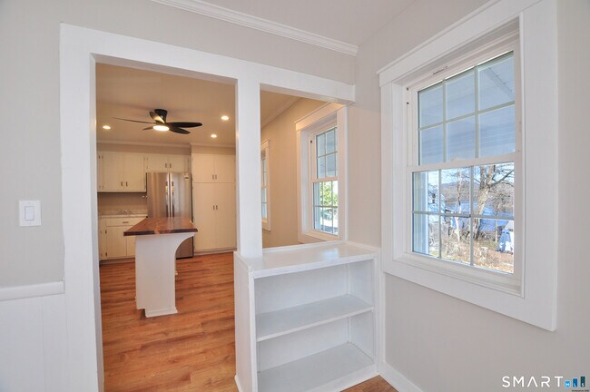 Building Photo - 59 Bridge St