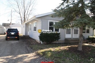 Building Photo - Duplex Neenah