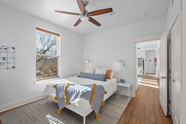 Interior Photo - AMPM LLC