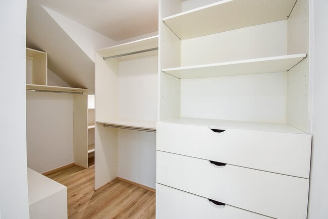 Building Photo - 15000 S Richmond Ave