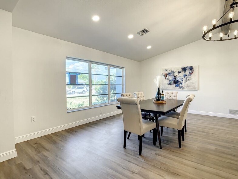 Building Photo - 7384 Van Lake Dr