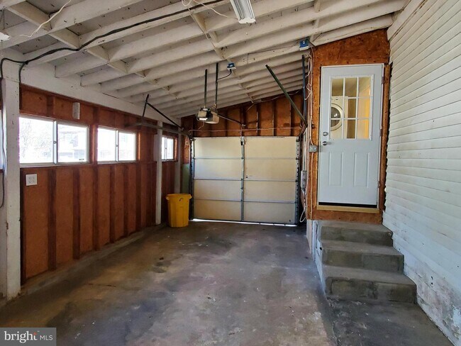 Building Photo - 540 Londontown Rd