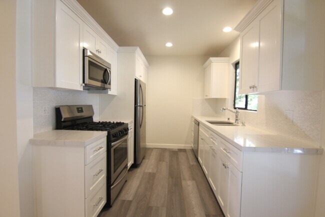 Building Photo - 1523 S Wooster St