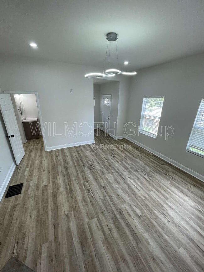 Building Photo - 1126 Villa Ave