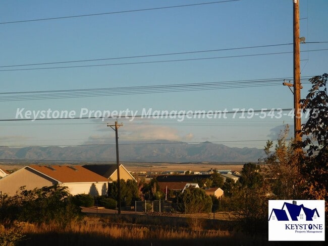 Building Photo - Pueblo West Rancher with Beautiful Views! ...