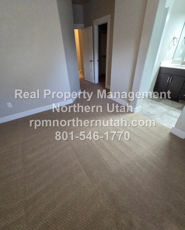 Building Photo - 3 Bedroom Clearfield Home Now Available!