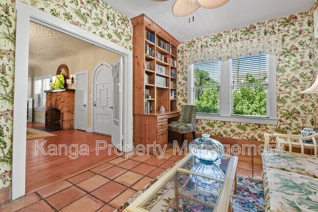 Building Photo - 194 Almeria Rd