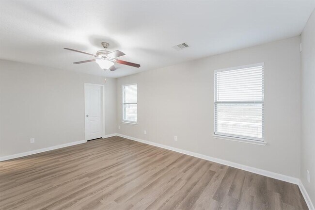 Building Photo - 26123 Flinton Dr