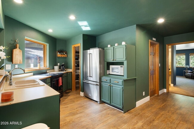 Building Photo - 2145 William Palmer