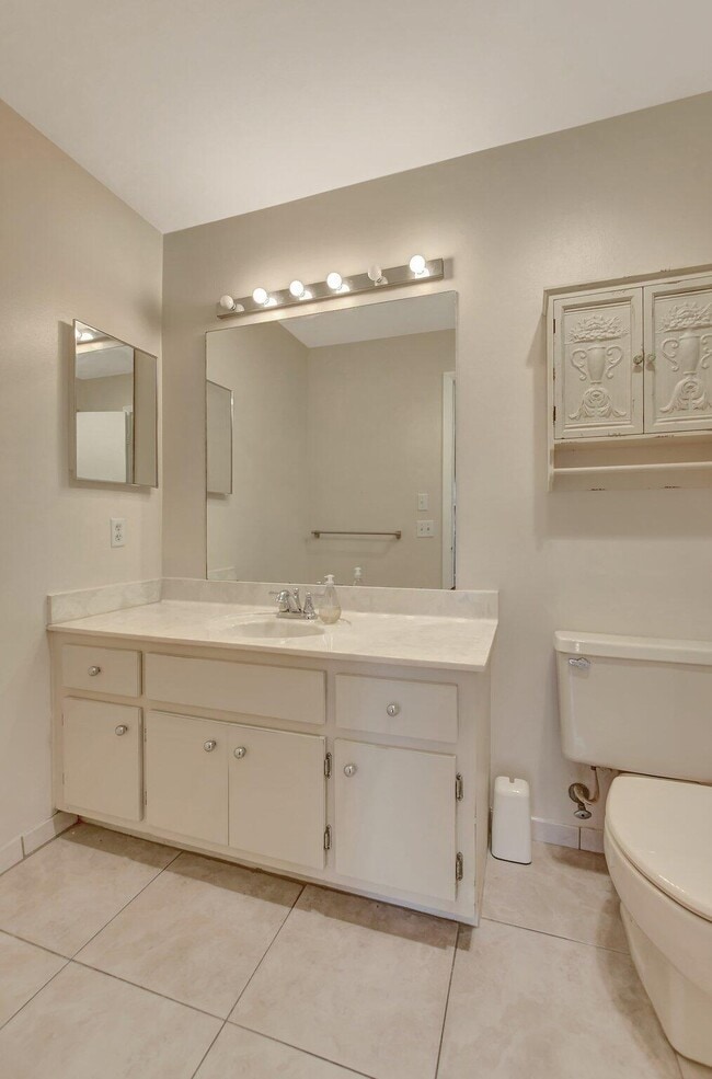 Building Photo - 6732 Canary Palm Cir