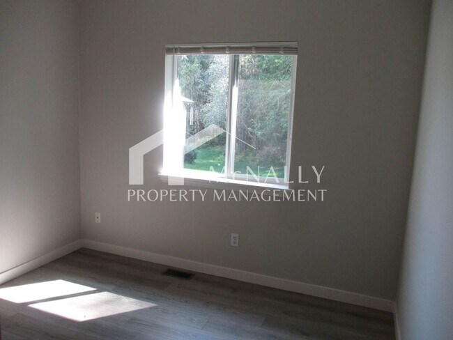 Building Photo - Charming Condo with Bonus Room in Horseshoe Gardens