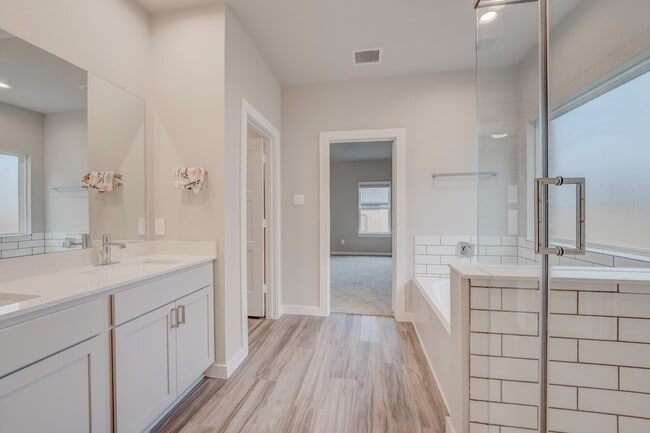 Building Photo - 14257 Lake Lodge Dr