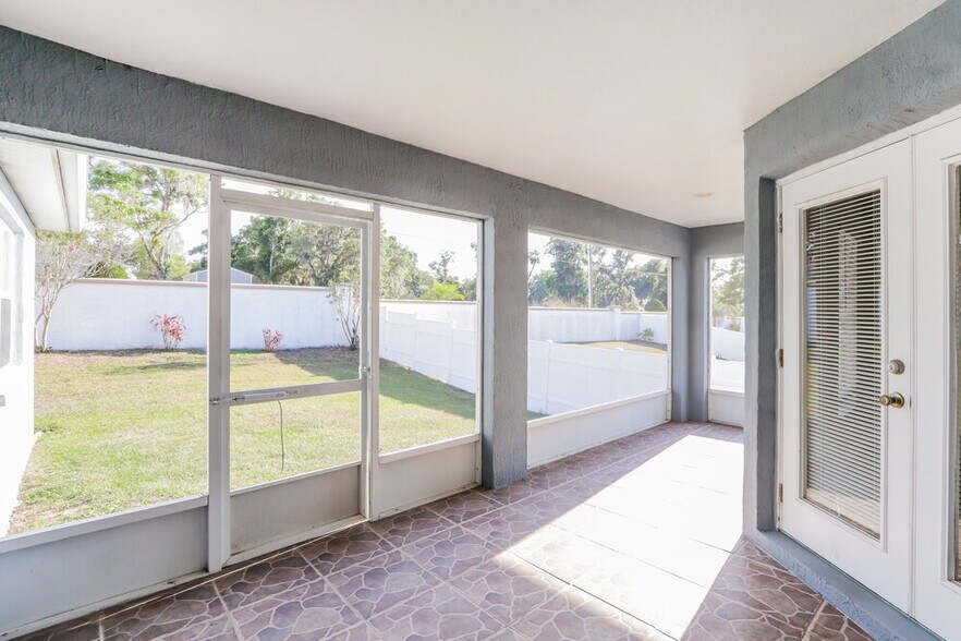 Building Photo - 8834 Pebblebrooke Dr