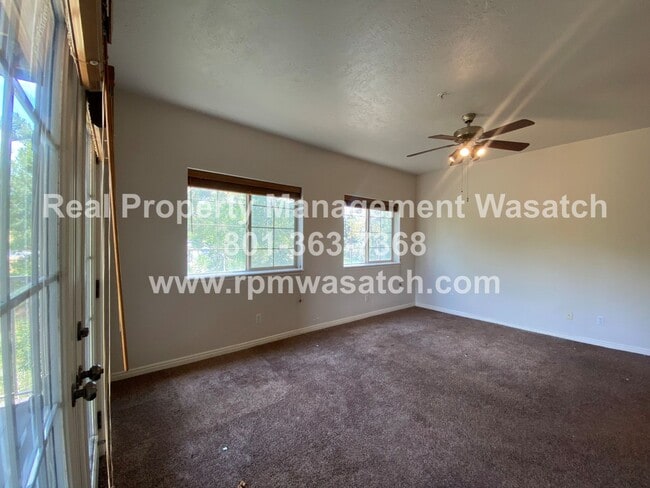 Building Photo - Cute 3 Bedroom 2 Bath Condo with a View!