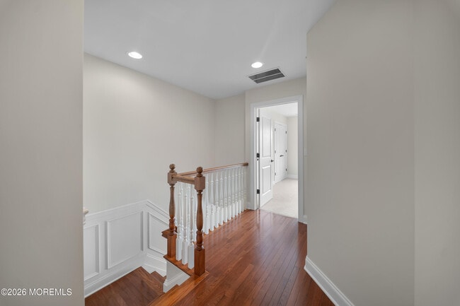 Building Photo - 302 Villa Dr