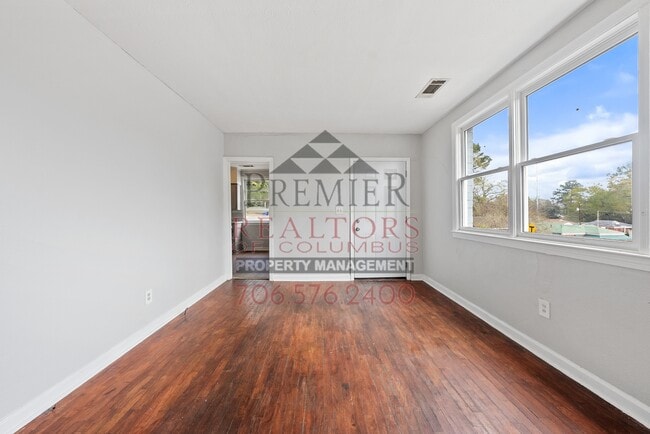 Building Photo - 3322 10th St