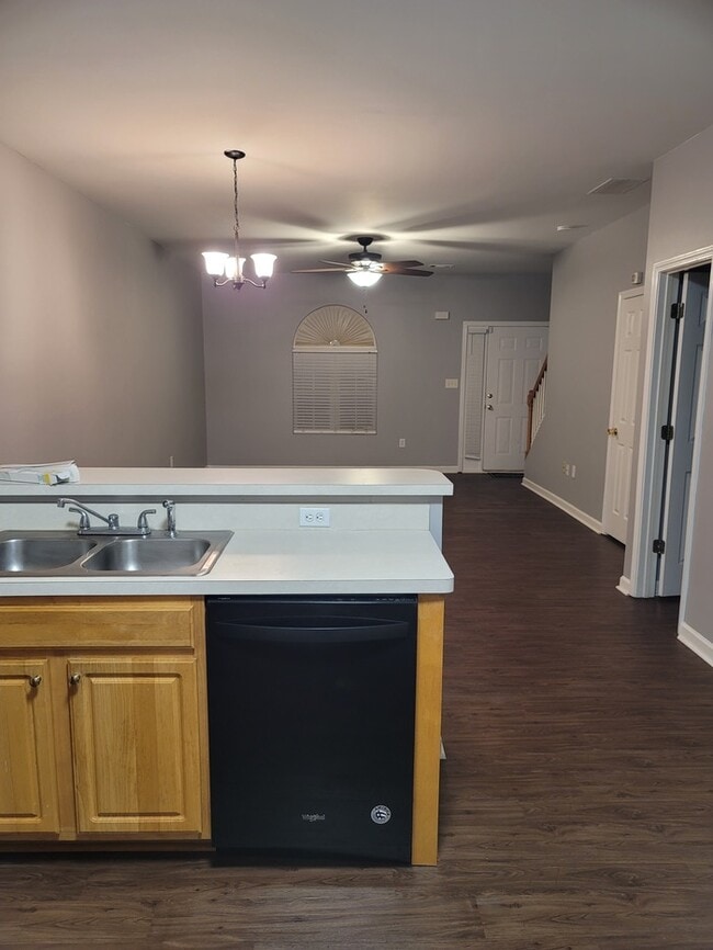 Building Photo - Two Bedroom Oakwood Townhome