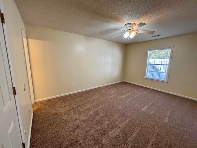 Building Photo - 310 Evans Lake Way