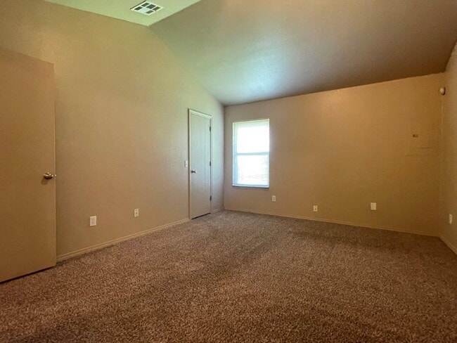 Building Photo - 3631 Vanguard Dr