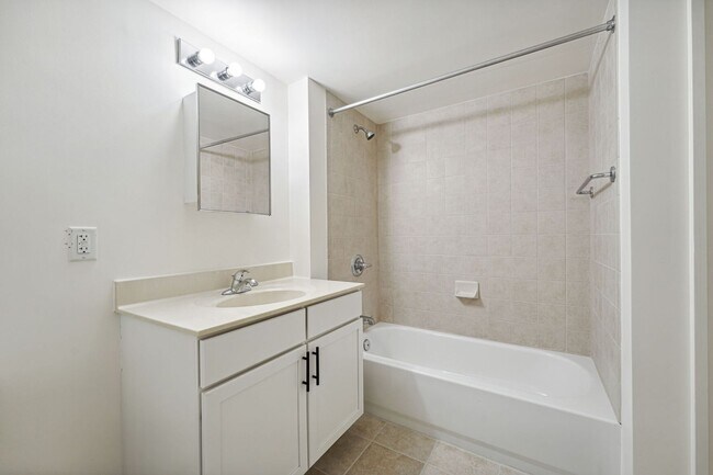 Building Photo - Concierge Building! Available Now! Electri...