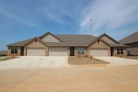 Building Photo - Luxury 3 Bedroom 2 Bath Townhomes in Bullard ISD!