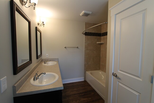 Building Photo - 307 S 50th St