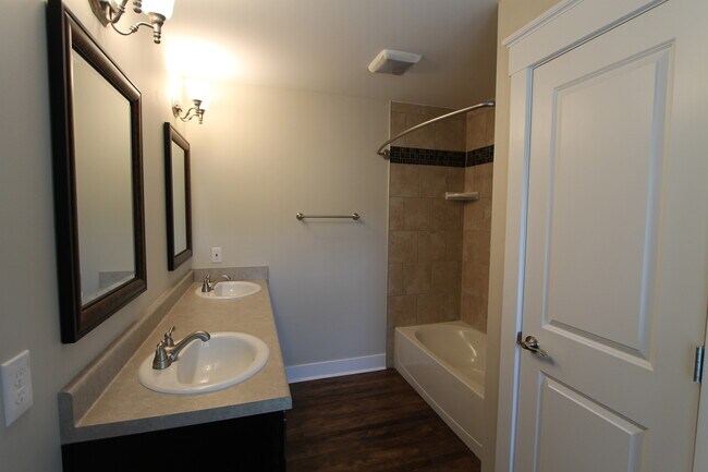 Building Photo - Amazing is an understatement for this 5-star Kitchen! Famous Warren Buffet Neighborhood