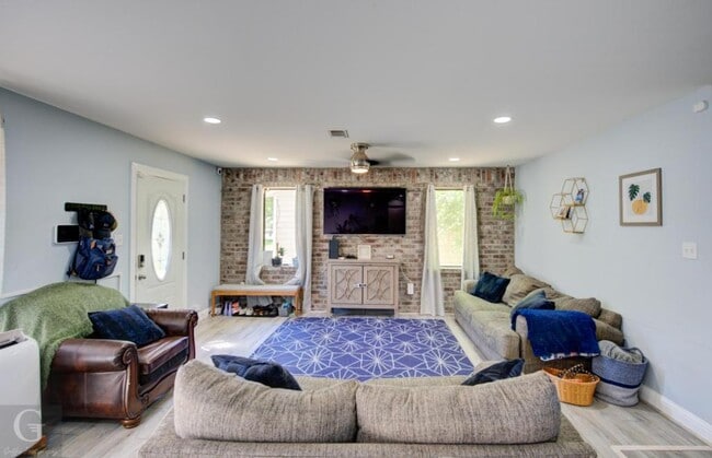 Building Photo - 3415 Horseshoe Trail