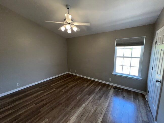 Building Photo - 122 Wolverine Ct