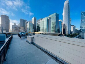 Building Photo - *New* 1 Bed & 1 Bath with Office / Den Condo in Fidi - No Parking