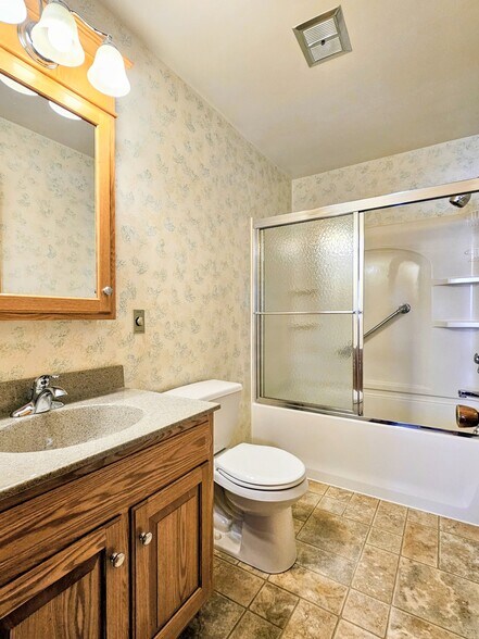 Building Photo - 8409 Lancaster Ave