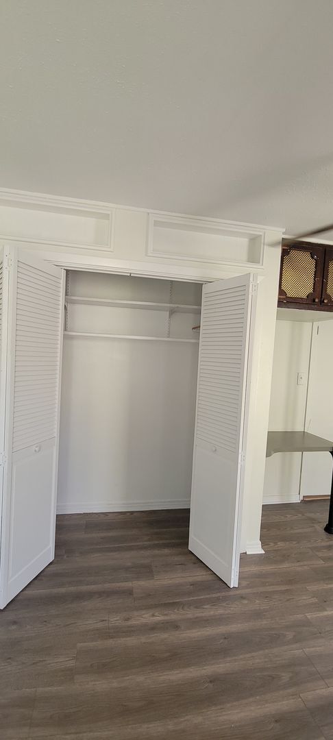 Building Photo - Amazing 4 bedroom/2 bath Two-story home wi...