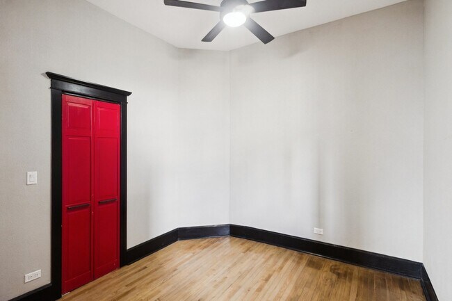 Building Photo - 2900 W Belmont Ave