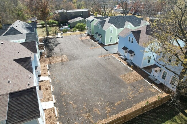 Building Photo - 734 S Locust Ave