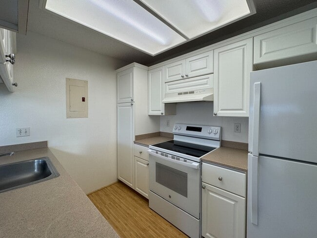 Building Photo - Available June 1. 1BD/1BA/1PKG at Royal Palm in Waipio.