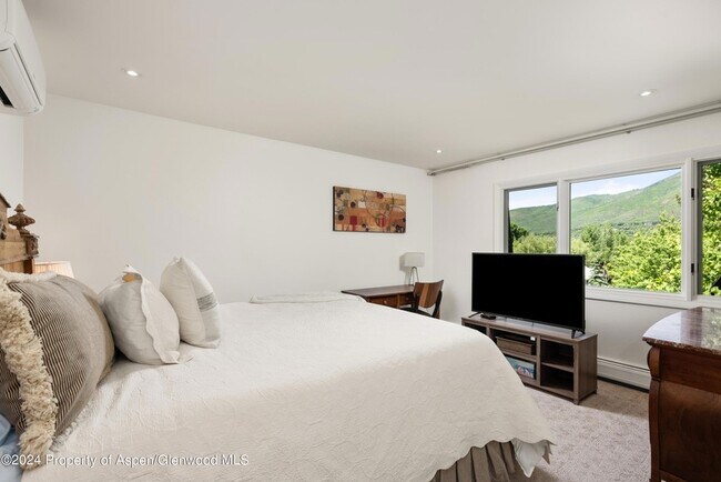 Building Photo - 205 E Durant Ave