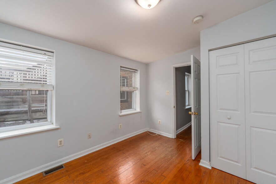 Building Photo - 926 S Hanover St