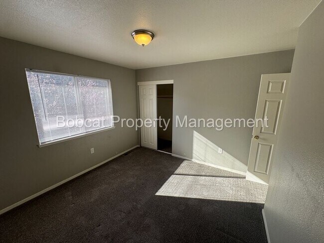 Building Photo - 3919 Pheasant Dr