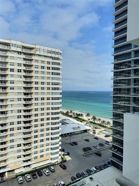 Building Photo - 2030 S Ocean Dr