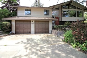 Building Photo - 4 Bed/3 Bath Richland Home w/ a Pool!