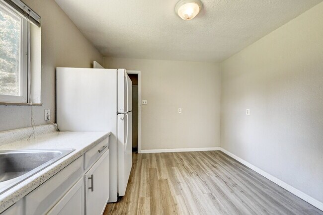 Building Photo - Welcome Home!